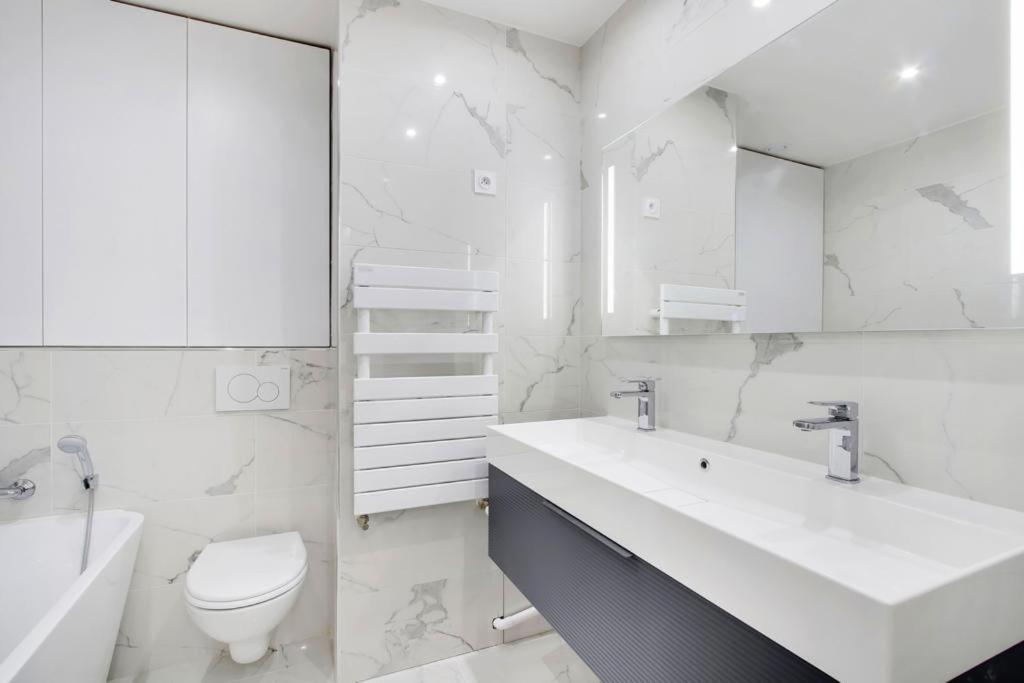 Trocadero/ Eiffel Tower - 3 Bedrooms- All New! باريس المظهر الخارجي الصورة