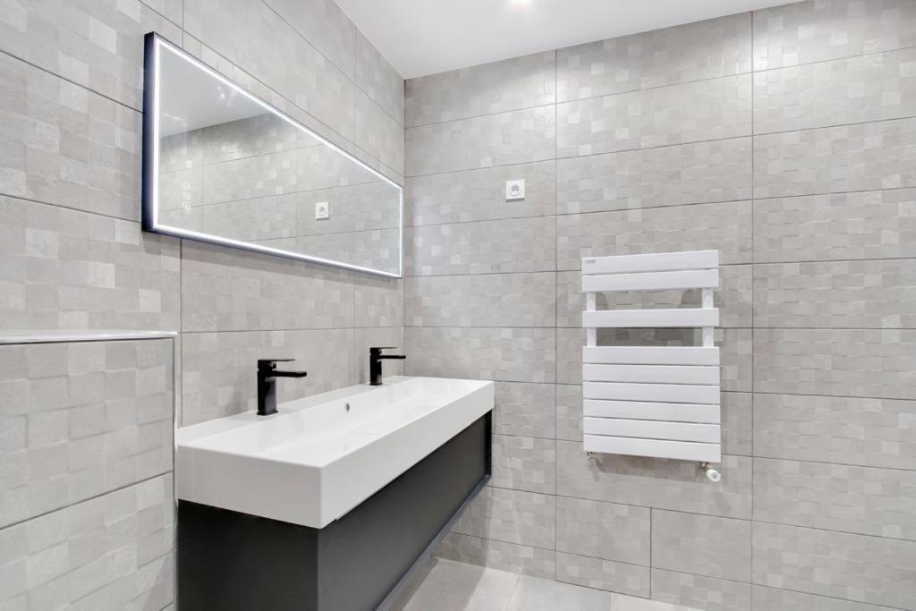 Trocadero/ Eiffel Tower - 3 Bedrooms- All New! باريس المظهر الخارجي الصورة